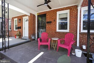 32 Farragut Pl NW in Washington, DC - Building Photo