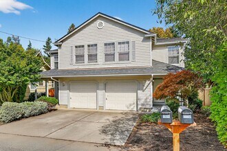 5241 SE Rural St in Portland, OR - Building Photo - Building Photo