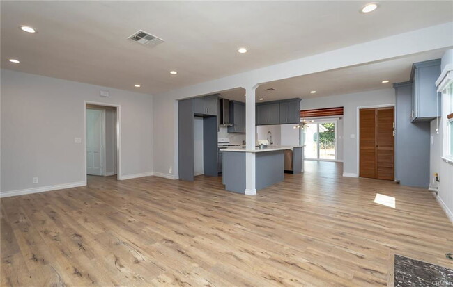 7614 Oak Park Ave in Los Angeles, CA - Building Photo - Building Photo