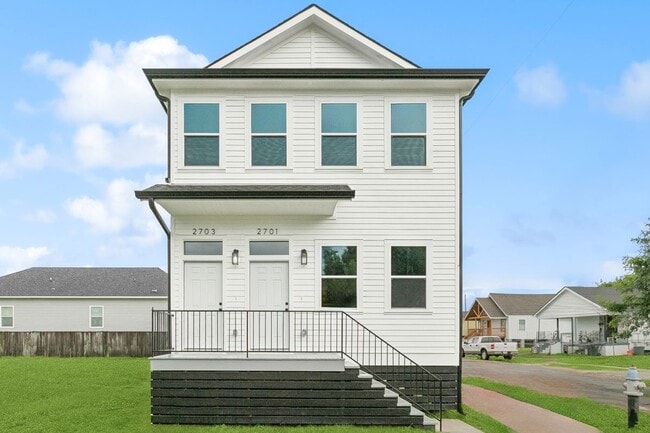property at 2701 S Prieur St