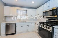 7124 Babbling Brook Dr photo'