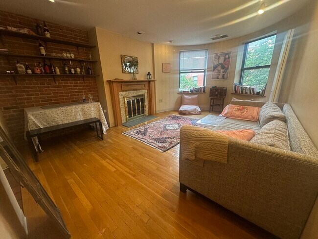 103 Gainsborough St, Unit 302E in Boston, MA - Building Photo - Building Photo