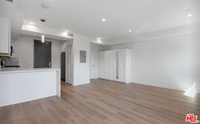 2336 Westwood Blvd in Los Angeles, CA - Building Photo - Building Photo