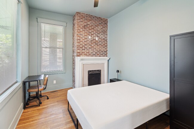 property at 1133 E Henry St