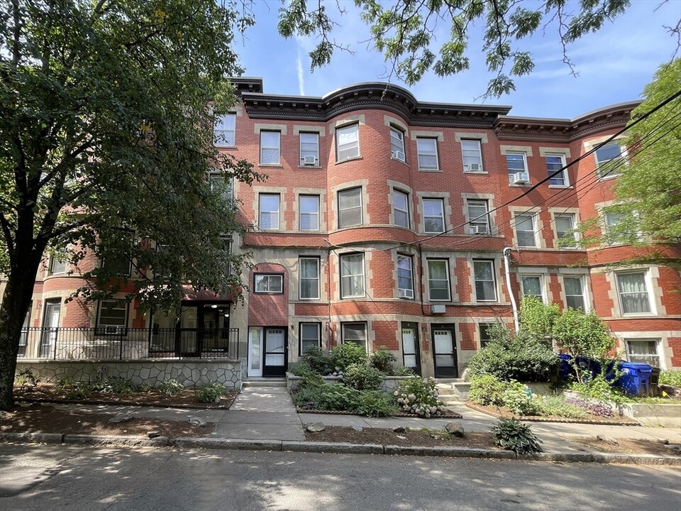 15 University Rd, Unit 25 in Brookline, MA - Building Photo