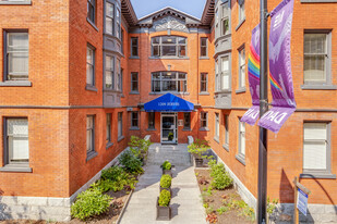 Blenheim Court in Vancouver, BC - Building Photo - Building Photo