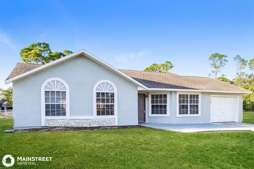 1046 Big Horn Cir NW in Palm Bay, FL - Building Photo