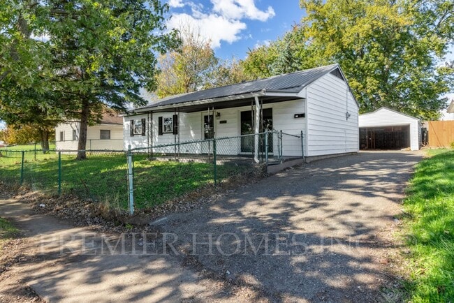 1809 Endrow Ave NE in Canton, OH - Building Photo - Building Photo