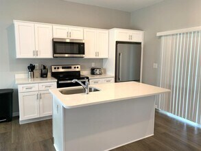 10364 Kidron Ave in Englewood, FL - Building Photo - Building Photo