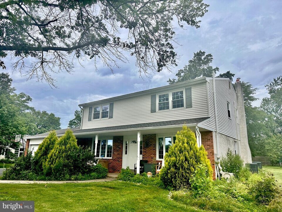 19 Gelder Dr in Southampton, PA - Building Photo