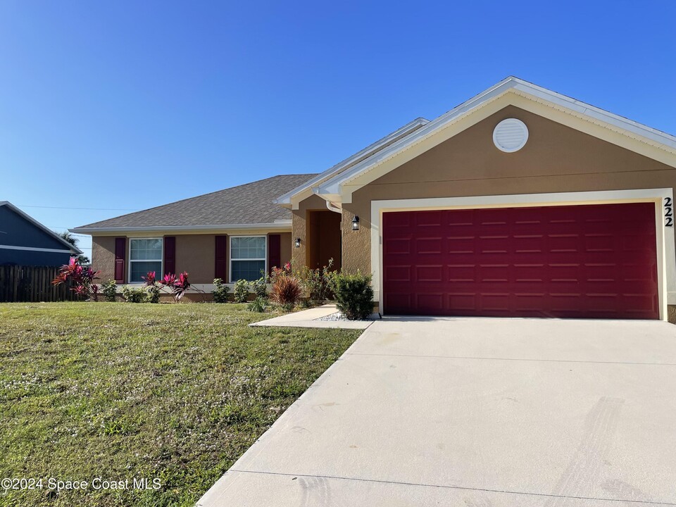 222 Caravan Terrace in Sebastian, FL - Building Photo