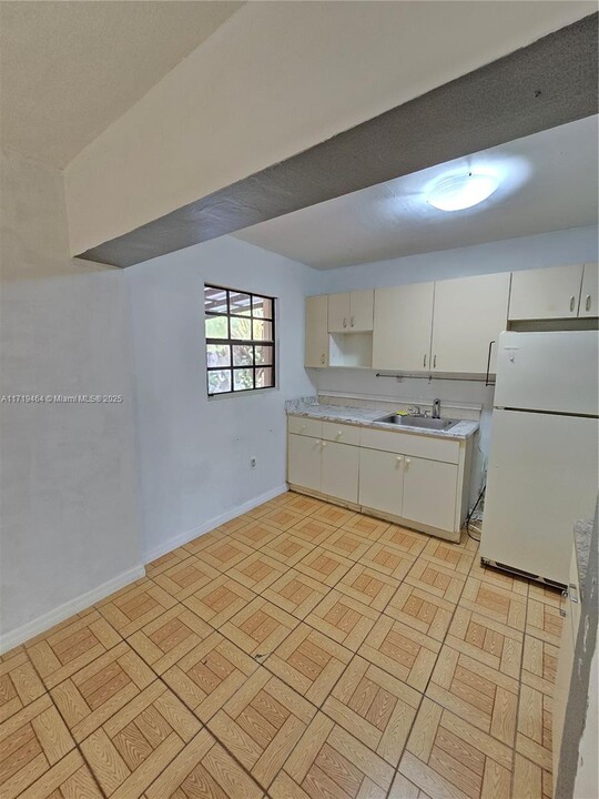 120 NW 43rd Pl in Miami, FL - Building Photo