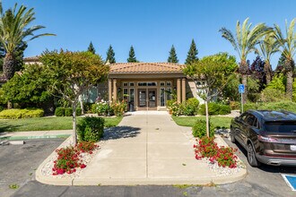 Bella Rose Villas in Sacramento, CA - Foto de edificio - Building Photo