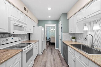 10328 Briar Forest Dr in Houston, TX - Building Photo - Building Photo