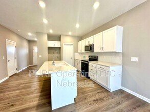 17451 Tucker St in Bennington, NE - Building Photo - Building Photo