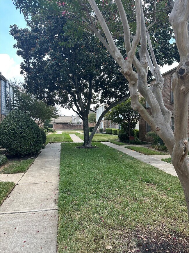 property at 14663 Perthshire Rd