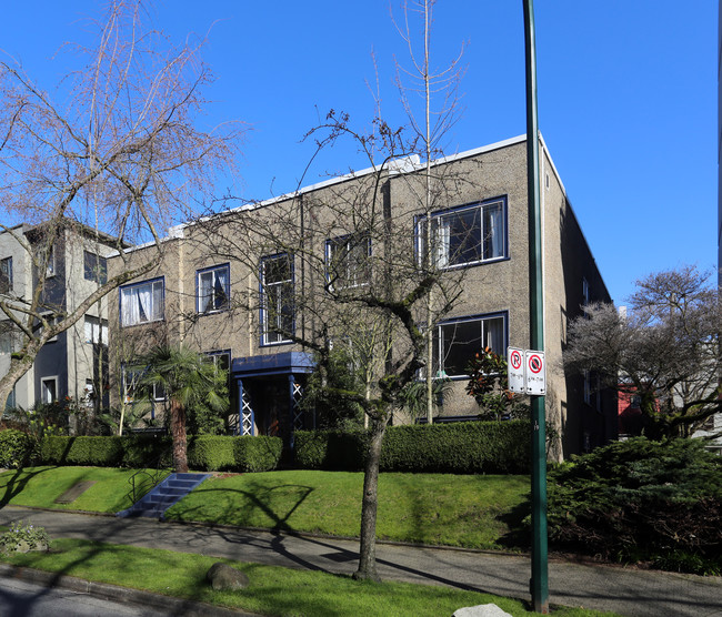 Killarney Court Manor in Vancouver, BC - Building Photo - Building Photo