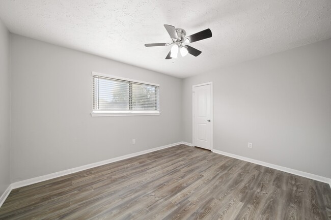 property at 5013 Camden Ln