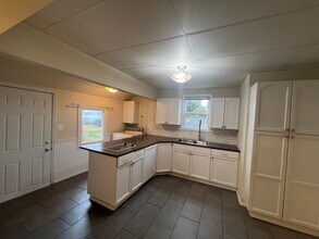 419 Lakeway Dr in Bellingham, WA - Building Photo - Building Photo