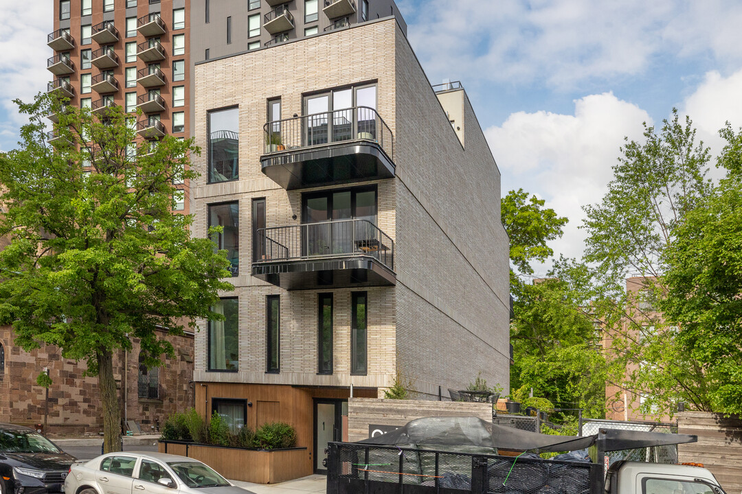 218 Classon Ave in Brooklyn, NY - Building Photo