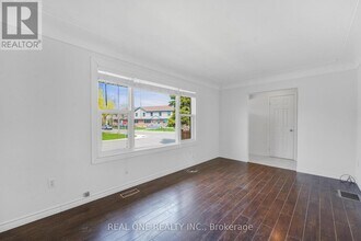 22 Halam Ave in Hamilton, ON - Building Photo - Building Photo