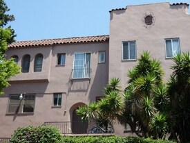 1425 Alvarado Terrace, Unit 106 in Los Angeles, CA - Building Photo
