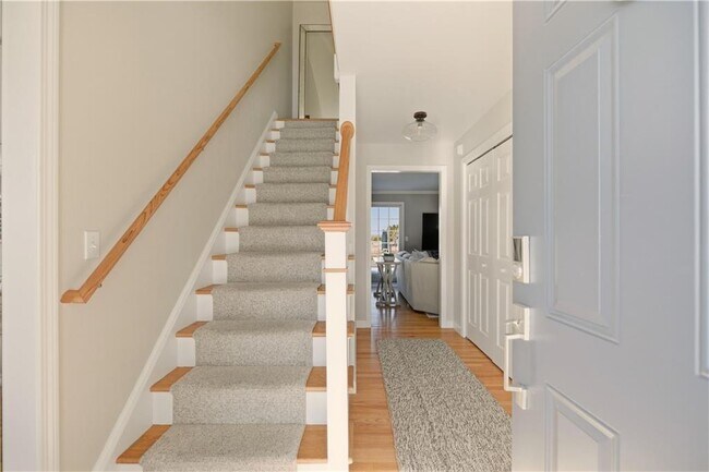 105 Lilac Ln in Portsmouth, RI - Building Photo - Building Photo