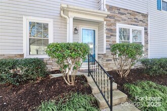 9408 Meadowmont View Dr in Charlotte, NC - Foto de edificio - Building Photo