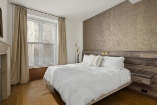 23 E 10th St in New York, NY - Building Photo