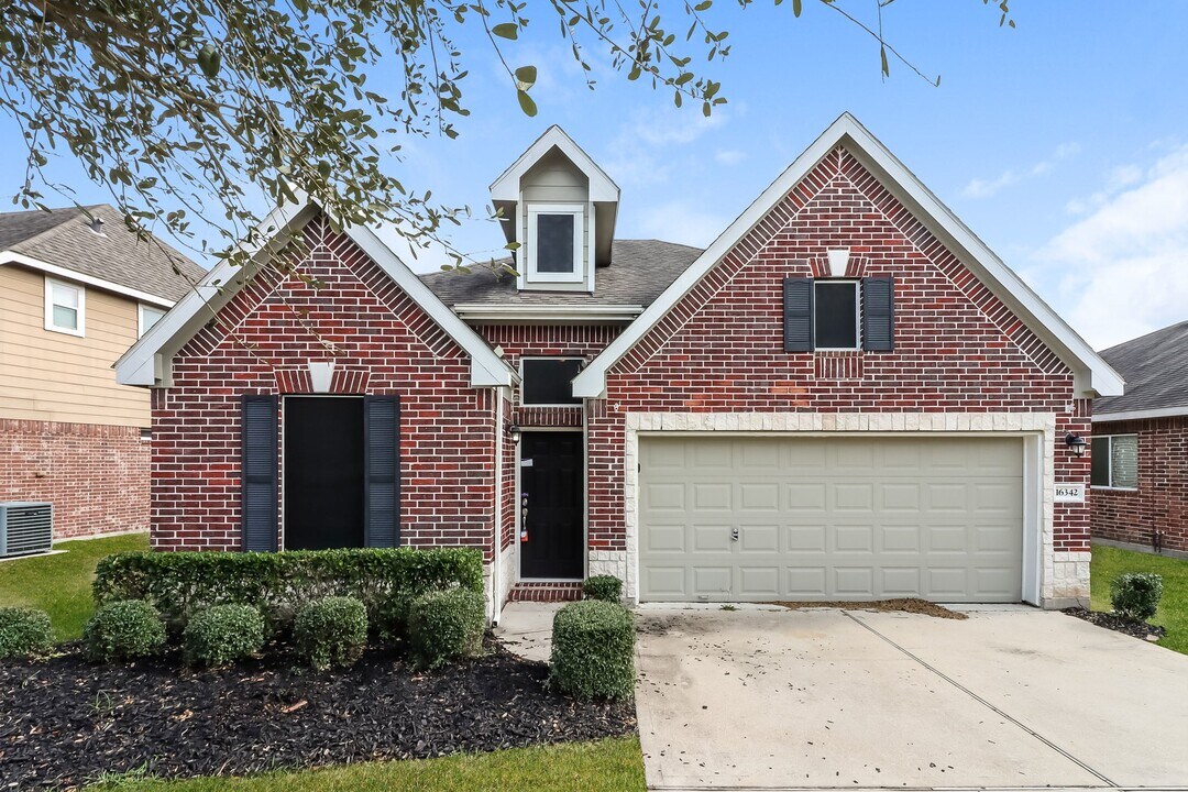 16342 River Wood Ct in Crosby, TX - Building Photo