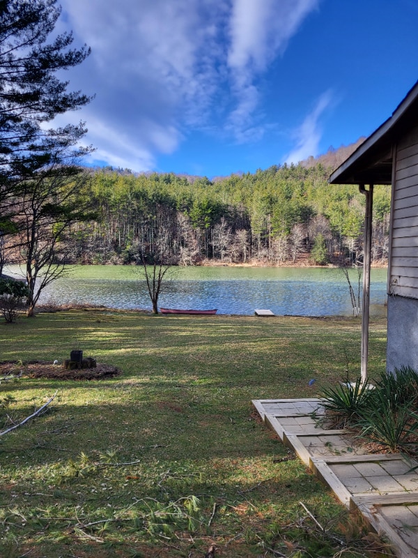 property at 1615 Lakeside Dr