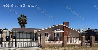 40016 11th St W in Palmdale, CA - Building Photo