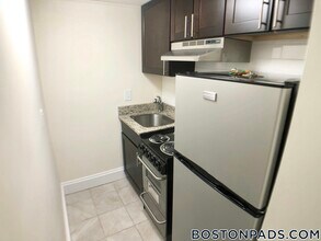 62 Boylston St, Unit 217 in Boston, MA - Foto de edificio - Building Photo