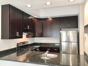 2529 N Marshfield Ave, Unit 2 in Chicago, IL - Building Photo - Building Photo