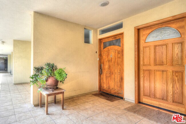 4 Lighthouse St-Unit -5 in Marina Del Rey, CA - Building Photo - Building Photo