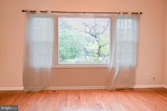 8414 Penshurst Dr in Springfield, VA - Building Photo - Building Photo