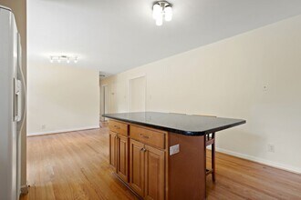 708 Tinkerbell Rd in Chapel Hill, NC - Building Photo - Building Photo