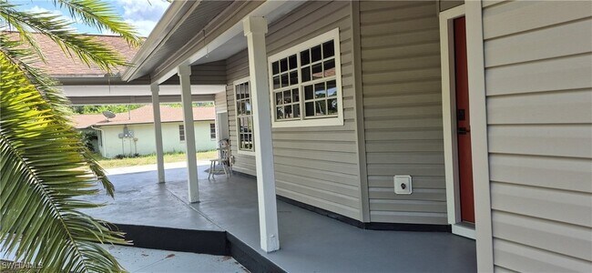 315 Cleveland Ave in Lehigh Acres, FL - Building Photo - Building Photo