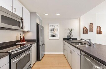 451 Kansas St in San Francisco, CA - Building Photo - Building Photo