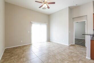 712 Bridgeford Ct in Henderson, NV - Foto de edificio - Building Photo