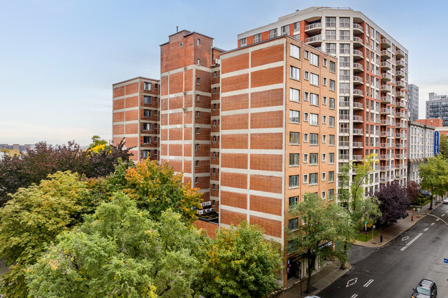 La Renaissance Dorchester in Montréal, QC - Building Photo - Building Photo