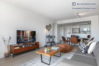 2 Townsend St in San Francisco, CA - Building Photo - Building Photo