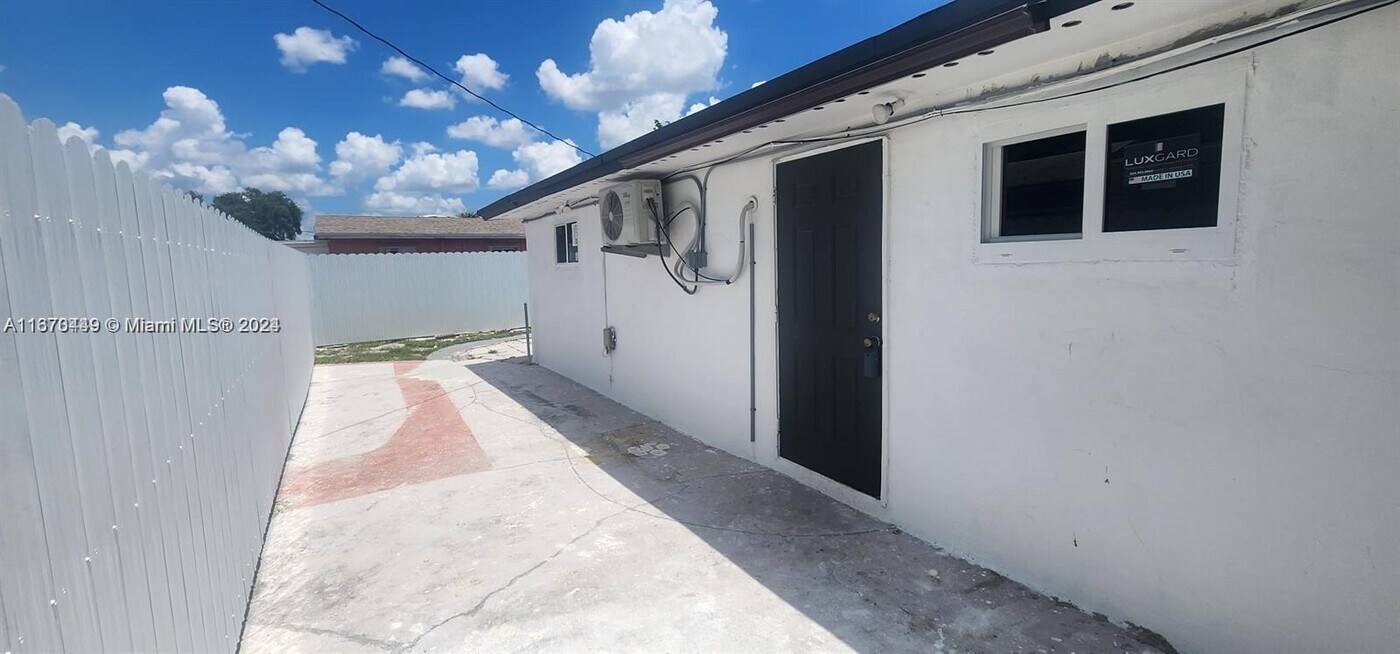 16920 NW 40th Ave-Unit -B in Miami Gardens, FL - Building Photo