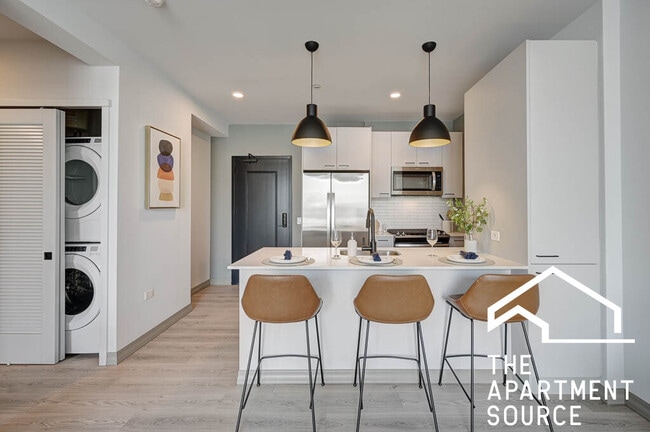 2155 N Elston Ave, Unit 1 BEDROOMS in Chicago, IL - Building Photo - Building Photo