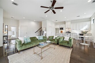 5903 Petty St in Houston, TX - Building Photo - Building Photo
