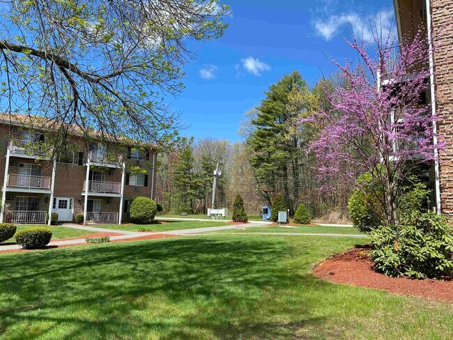 385 Huse Rd in Manchester, NH - Building Photo - Building Photo