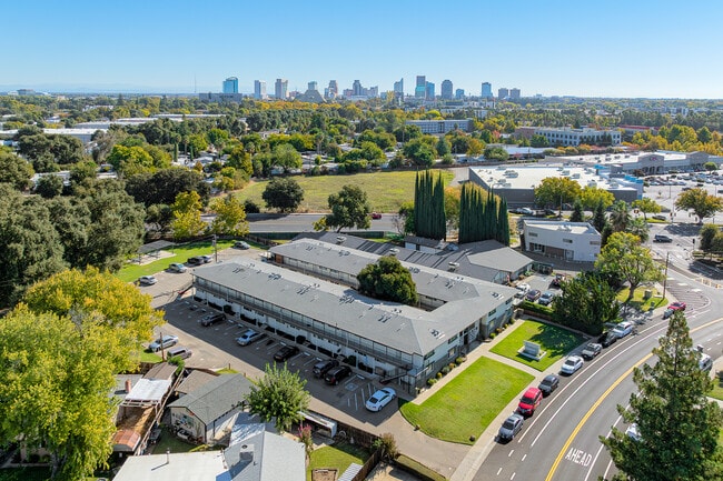 The Montecito in West Sacramento, CA - Building Photo - Building Photo