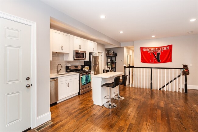 29 Darling St, Unit 1 in Boston, MA - Foto de edificio - Building Photo