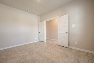 8523 Lake Groove Ln in Mont Belvieu, TX - Building Photo - Building Photo