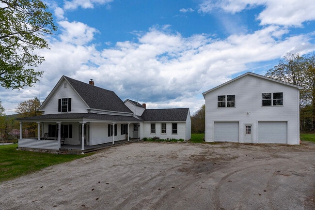 101 Rocky Dunn Rd, Unit Above Garage B in West Baldwin, ME - Foto de edificio - Building Photo